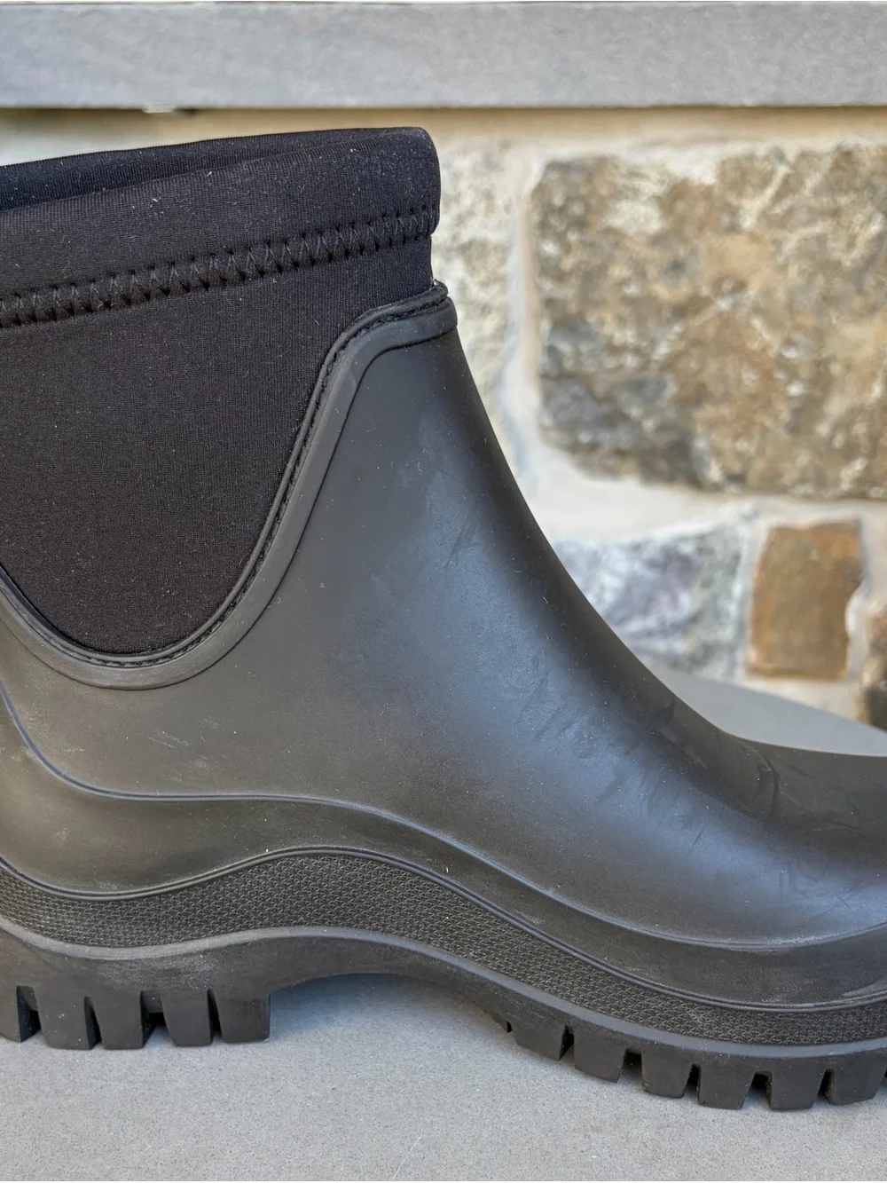 Sam Edelman streamlined black